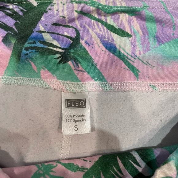 FLEO Shorts - Size Small EUC - Picture 3 of 3